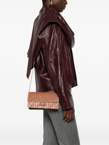 BAGUETTE WALLET ON CHAIN