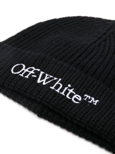 BOOKISH CLASSIC KNIT BEANIE