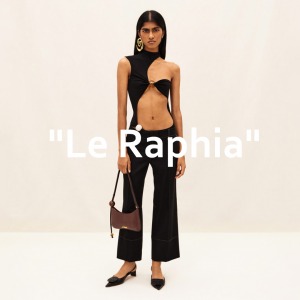 "LE RAPHIA" de Jacquemus SS23: Fusionando Naturaleza y Diseño Contemporáneo en Moda de Lujo